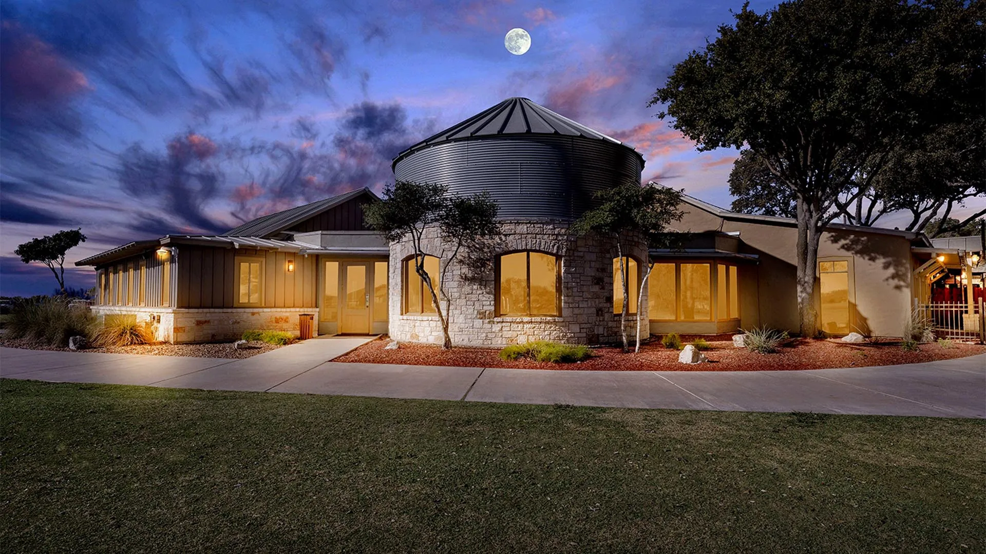 The Alsatian Golf Club clubhouse at dusk